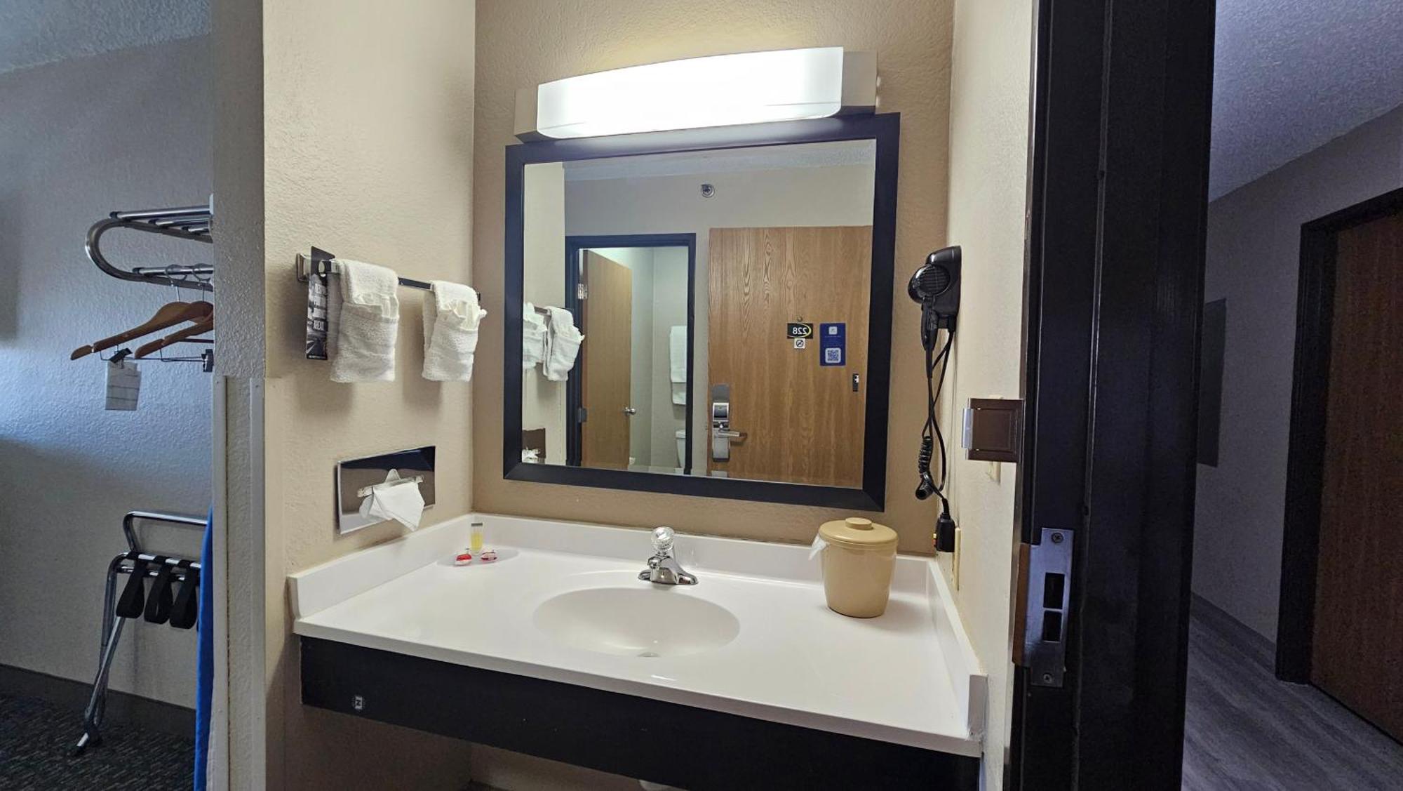 ซูเปอร์ 8 บาย วินด์แฮม เอลจิน Hotel เอลกิน ภายนอก รูปภาพ